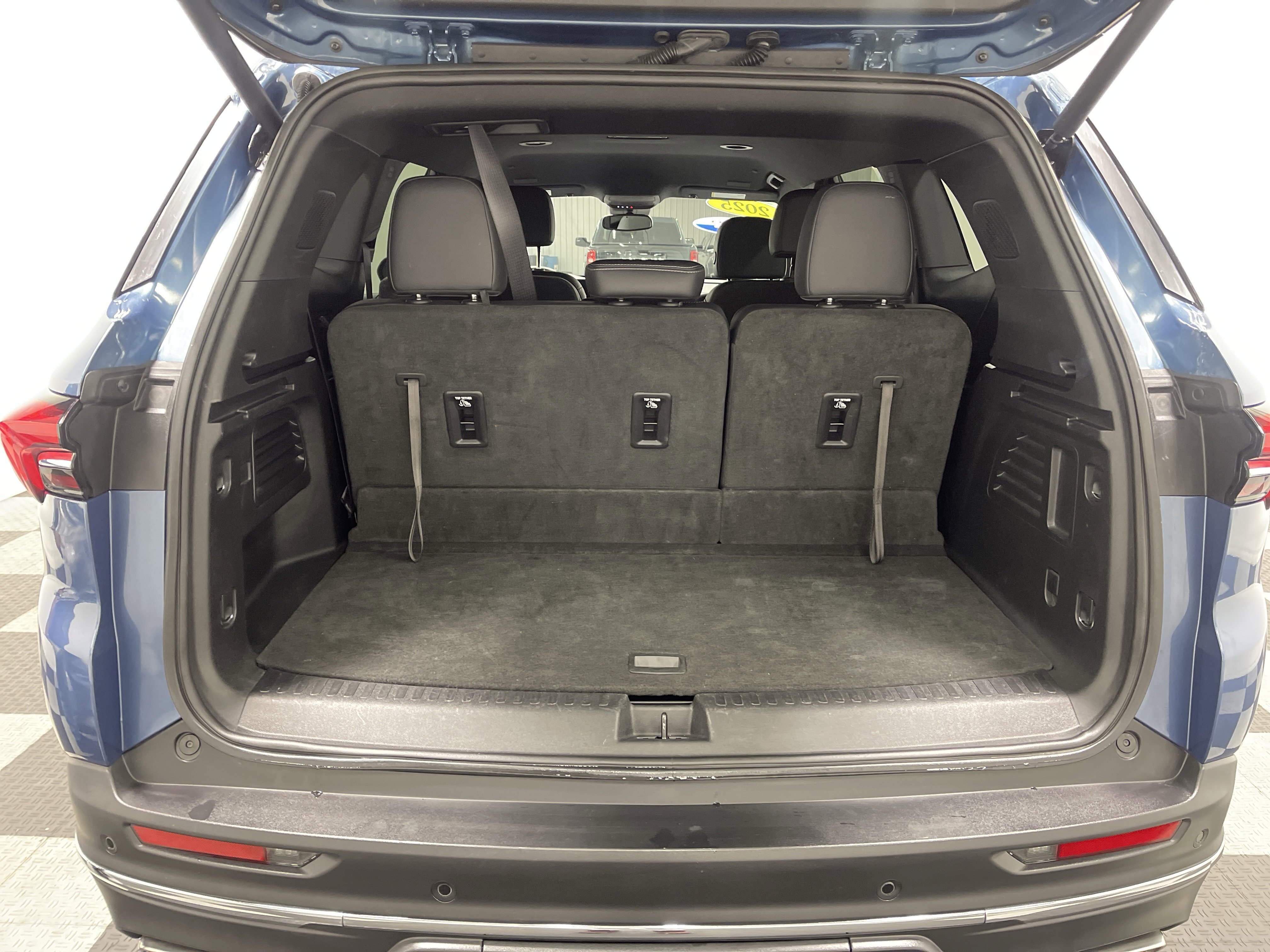 Used 2025 Buick Enclave Preferred image 18