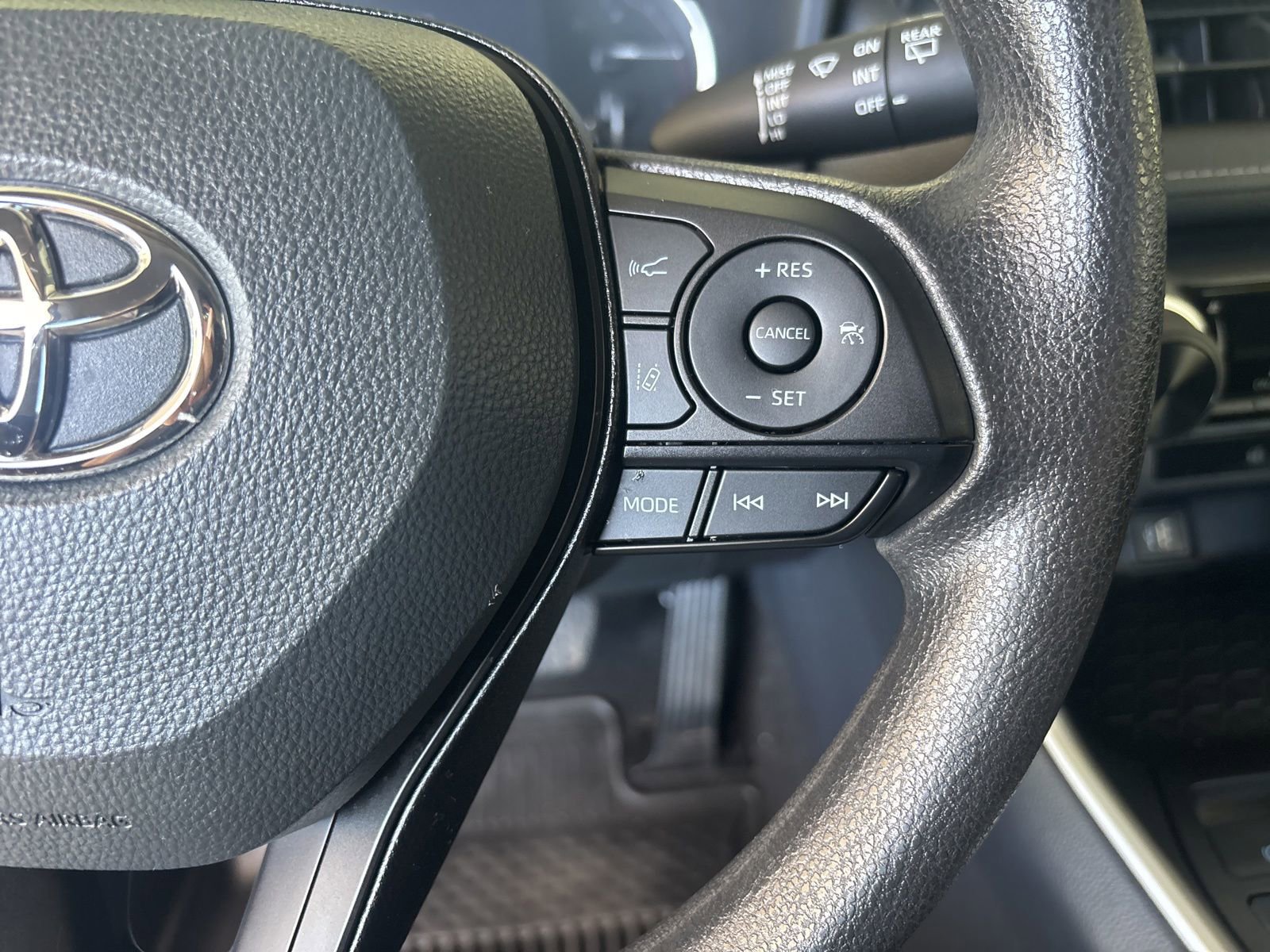 Used 2025 Toyota RAV4 LE AWD/4WD image 14