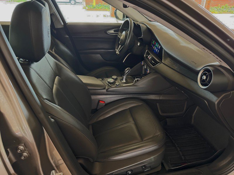 Used 2019 Alfa Romeo Giulia AWD image 26