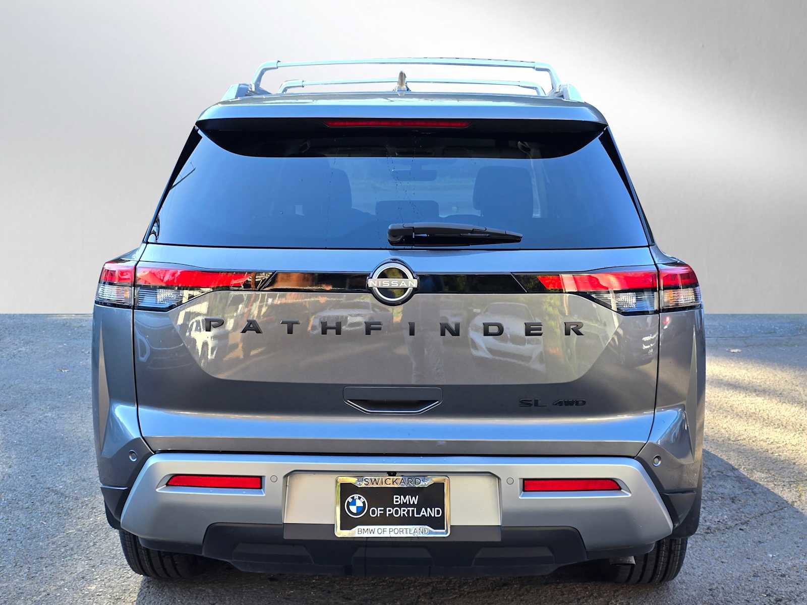 Used 2024 Nissan Pathfinder SL w/ Black Appearance Package image 4