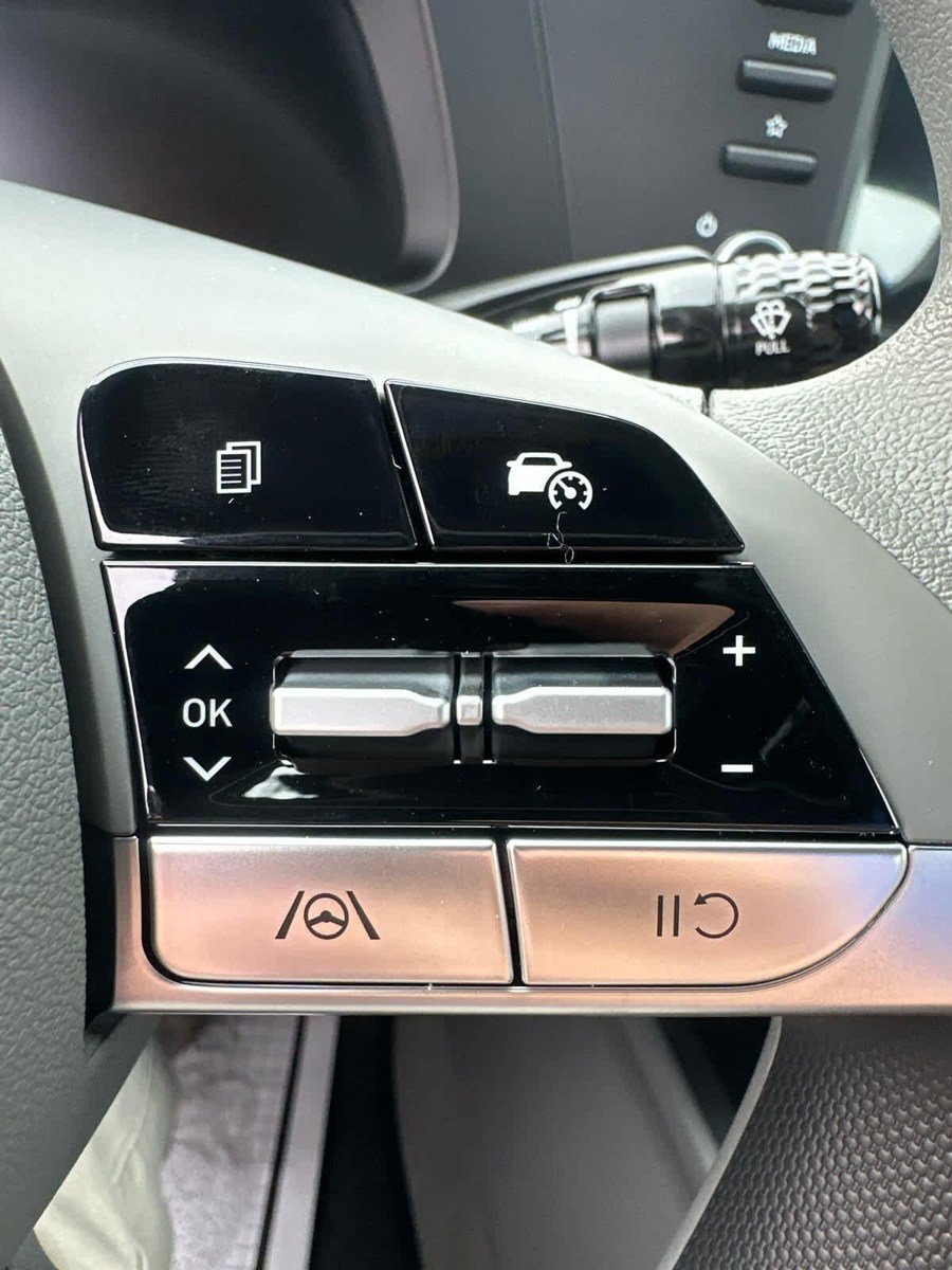 New 2026 Hyundai Elantra SE FWD image 14