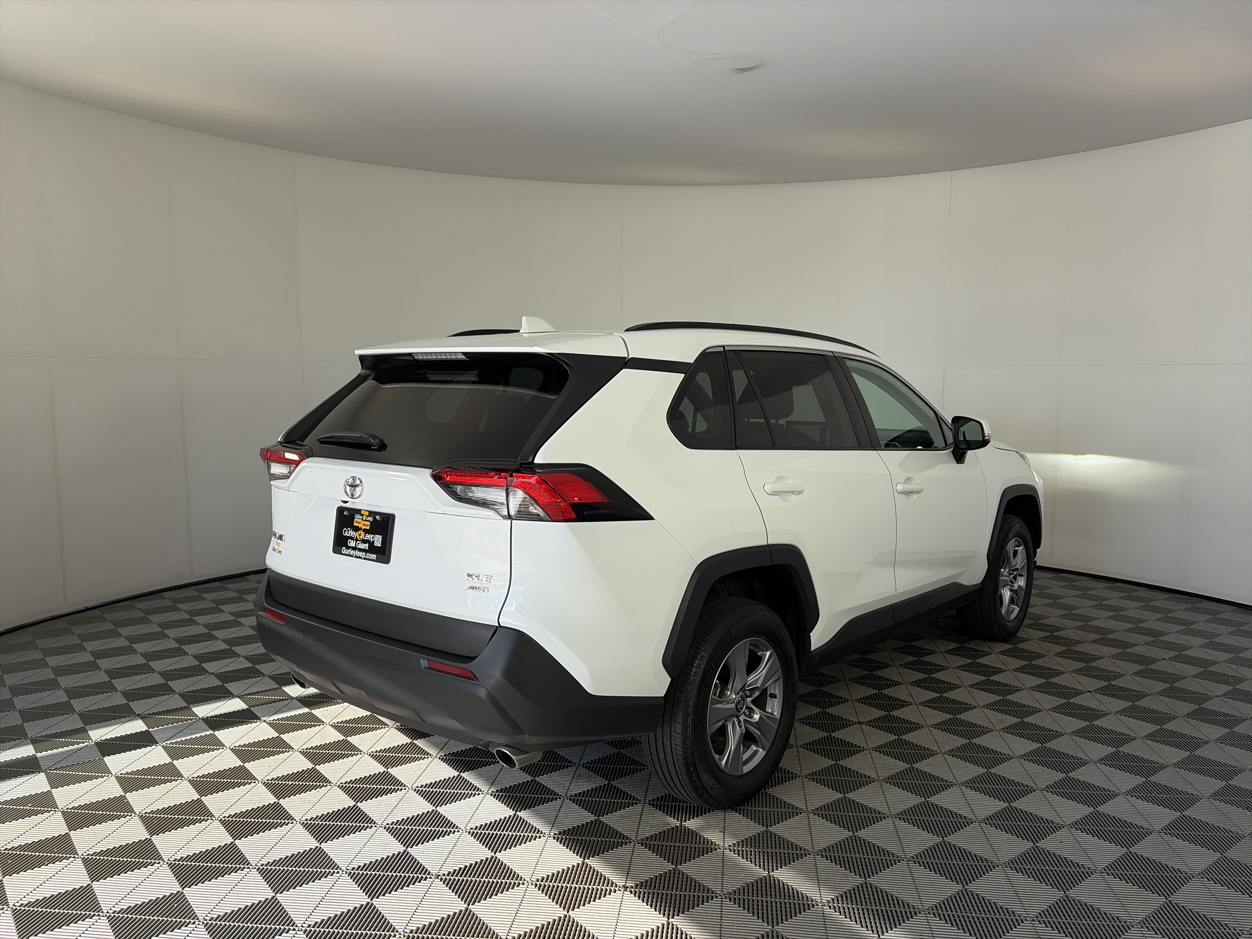 Used 2025 Toyota RAV4 XLE AWD/4WD image 9
