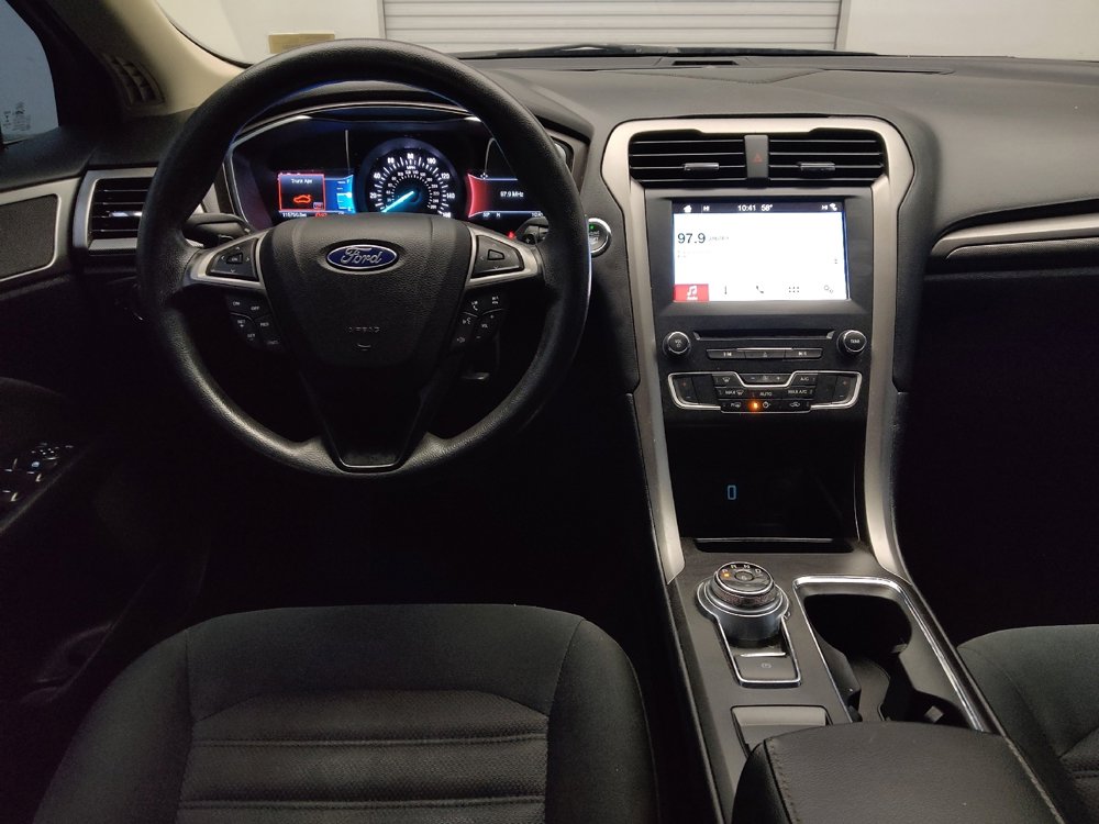 Used 2017 Ford Fusion SE w/ Fusion SE Technology Package FWD image 22