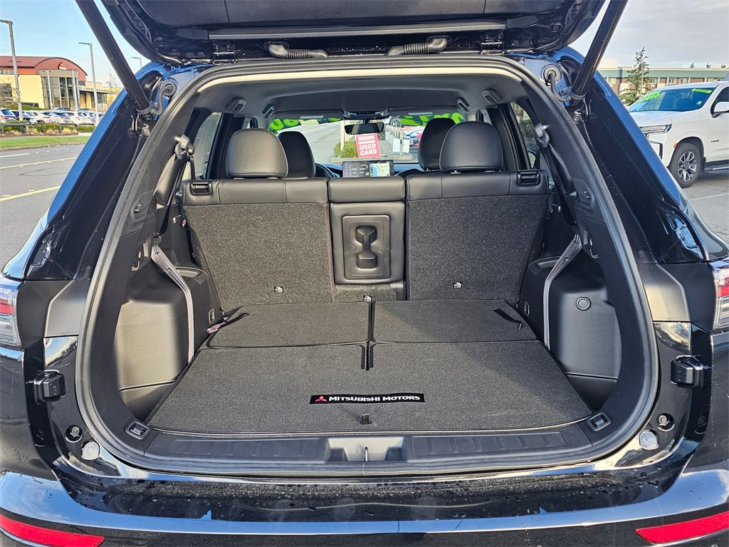 New 2025 Mitsubishi Outlander SE image 10