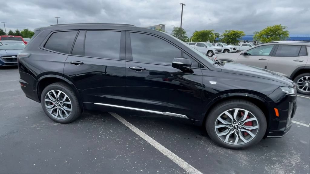 Used 2024 Cadillac XT6 Sport w/ Technology Package AWD/4WD image 3