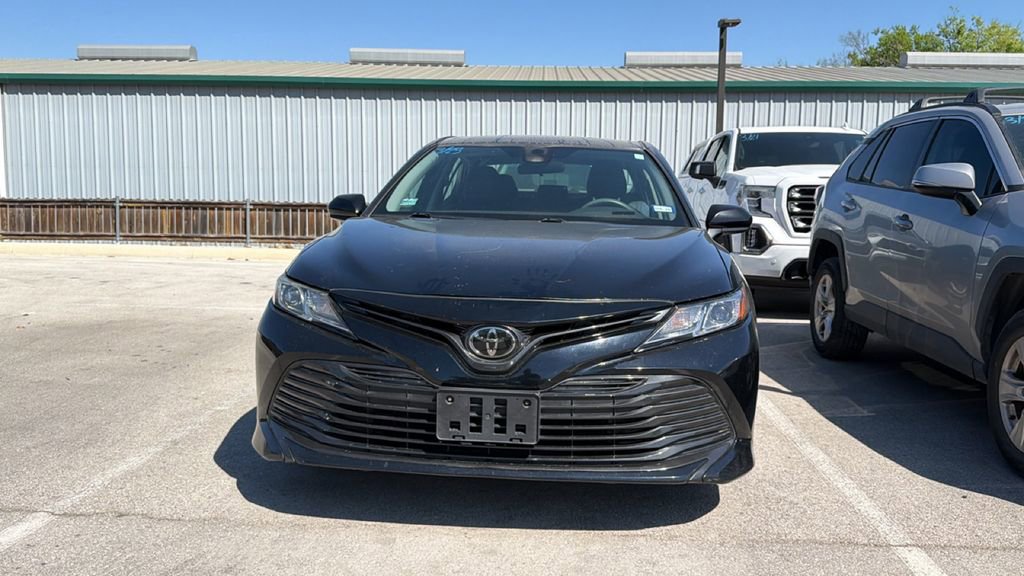Used 2019 Toyota Camry LE image 2