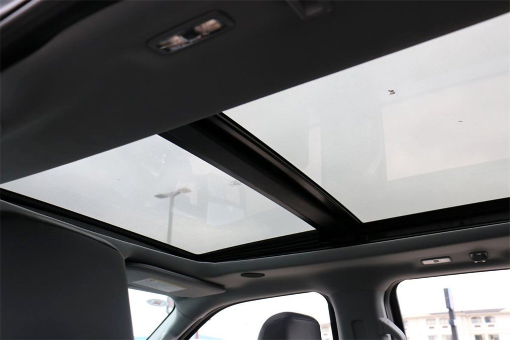 New 2026 Ford F250 Lariat w/ Black Appearance Package image 25