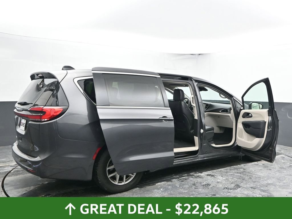 Used 2023 Chrysler Pacifica Touring-L image 82