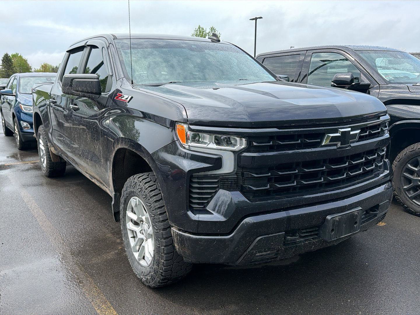 Used 2023 Chevrolet Silverado 1500 RST w/ Z71 Off-Road Package AWD/4WD image 3