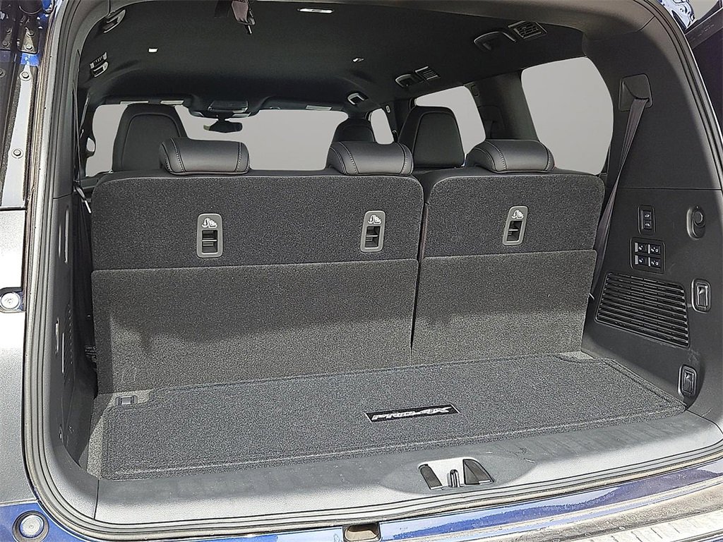 Used 2025 Nissan Armada PRO-4X image 8