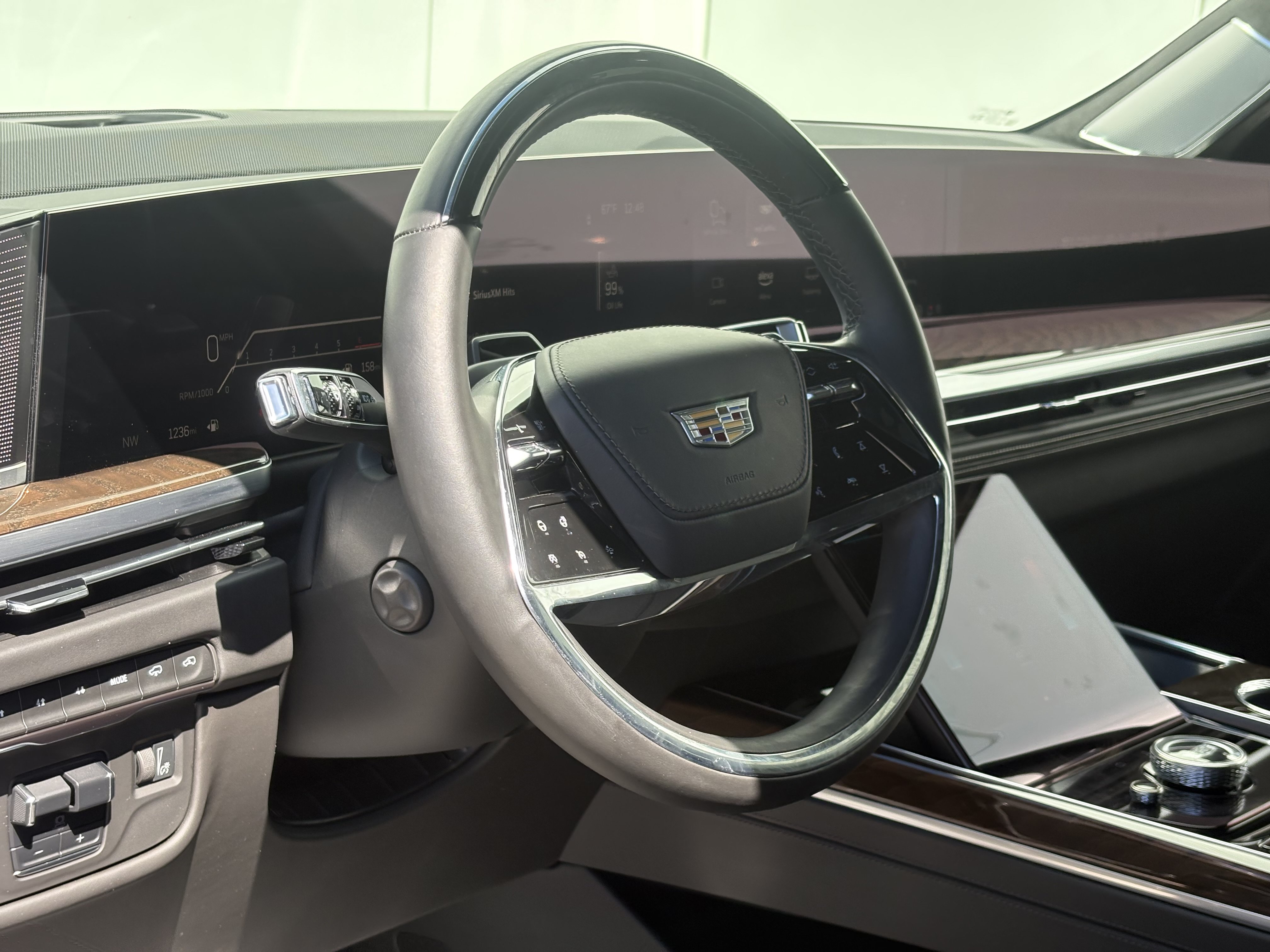 Certified 2025 Cadillac Escalade Premium Luxury Platinum AWD/4WD image 19