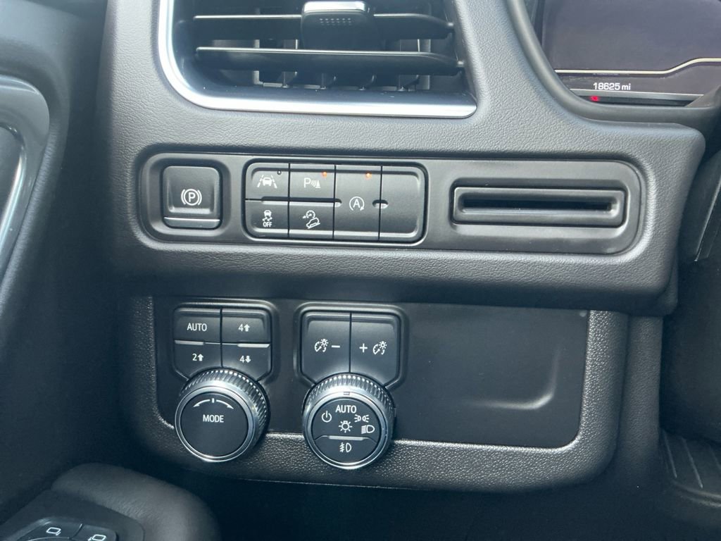 Used 2024 GMC Yukon XL AT4 image 20