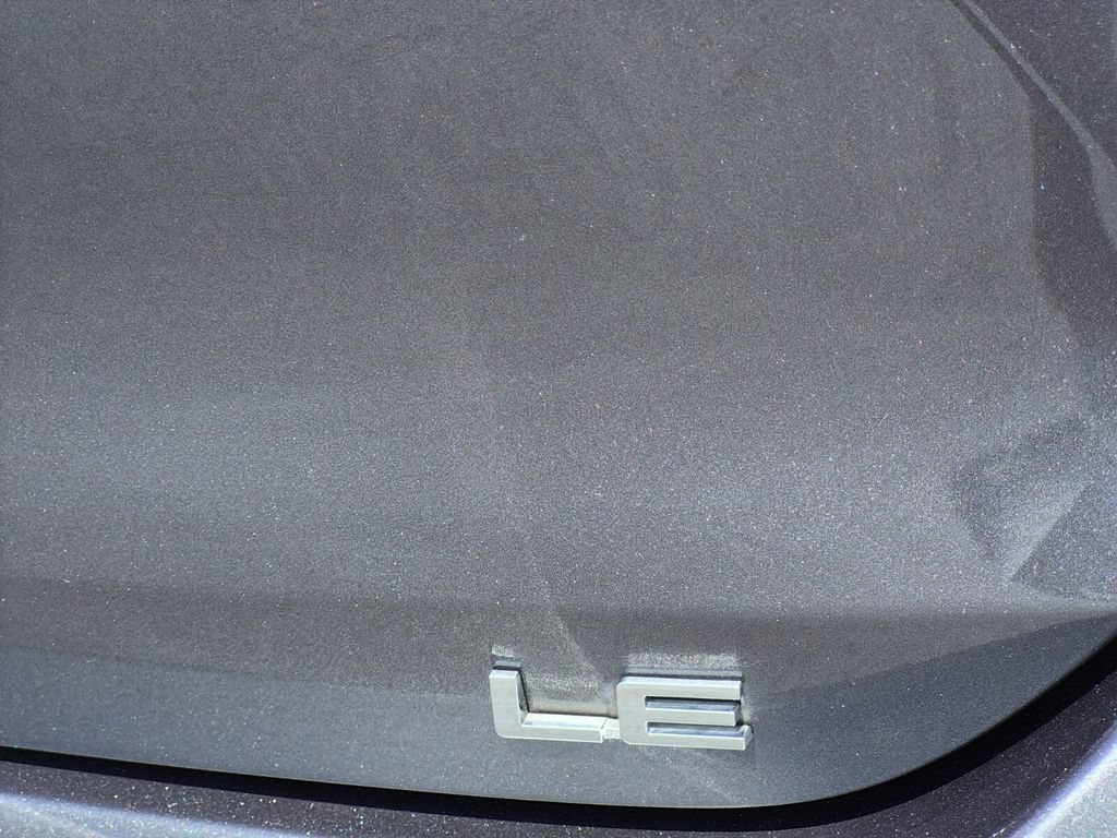 Used 2025 Toyota Highlander LE FWD image 9
