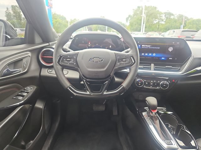 Used 2025 Chevrolet Trax RS w/ Driver Confidence Package FWD image 14