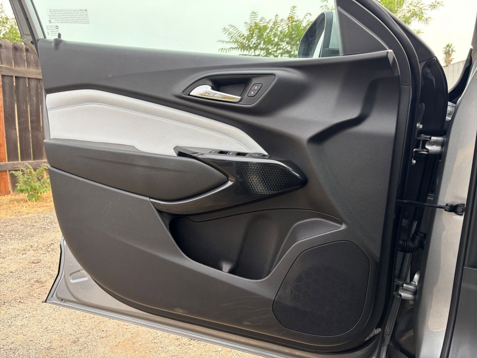 Used 2025 Chevrolet Trax LT image 18