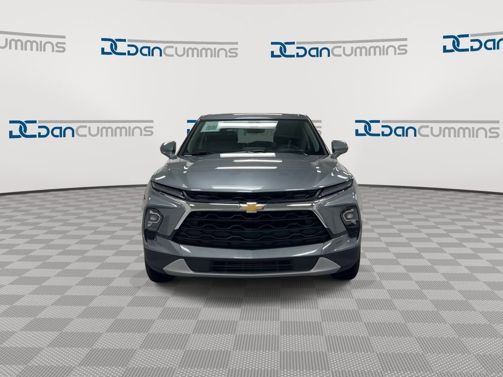 Used 2025 Chevrolet Blazer LT image 3