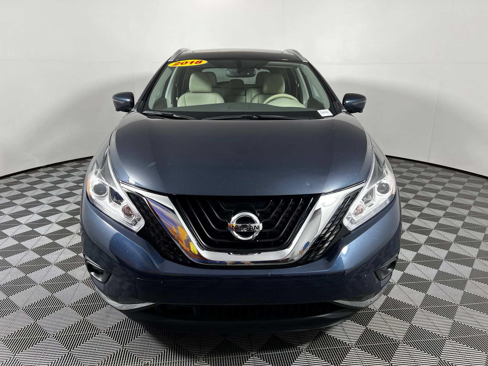 Used 2018 Nissan Murano Platinum w/ Cargo Package FWD image 2