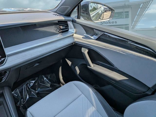 New 2026 Volkswagen Tiguan SE R-Line FWD image 18