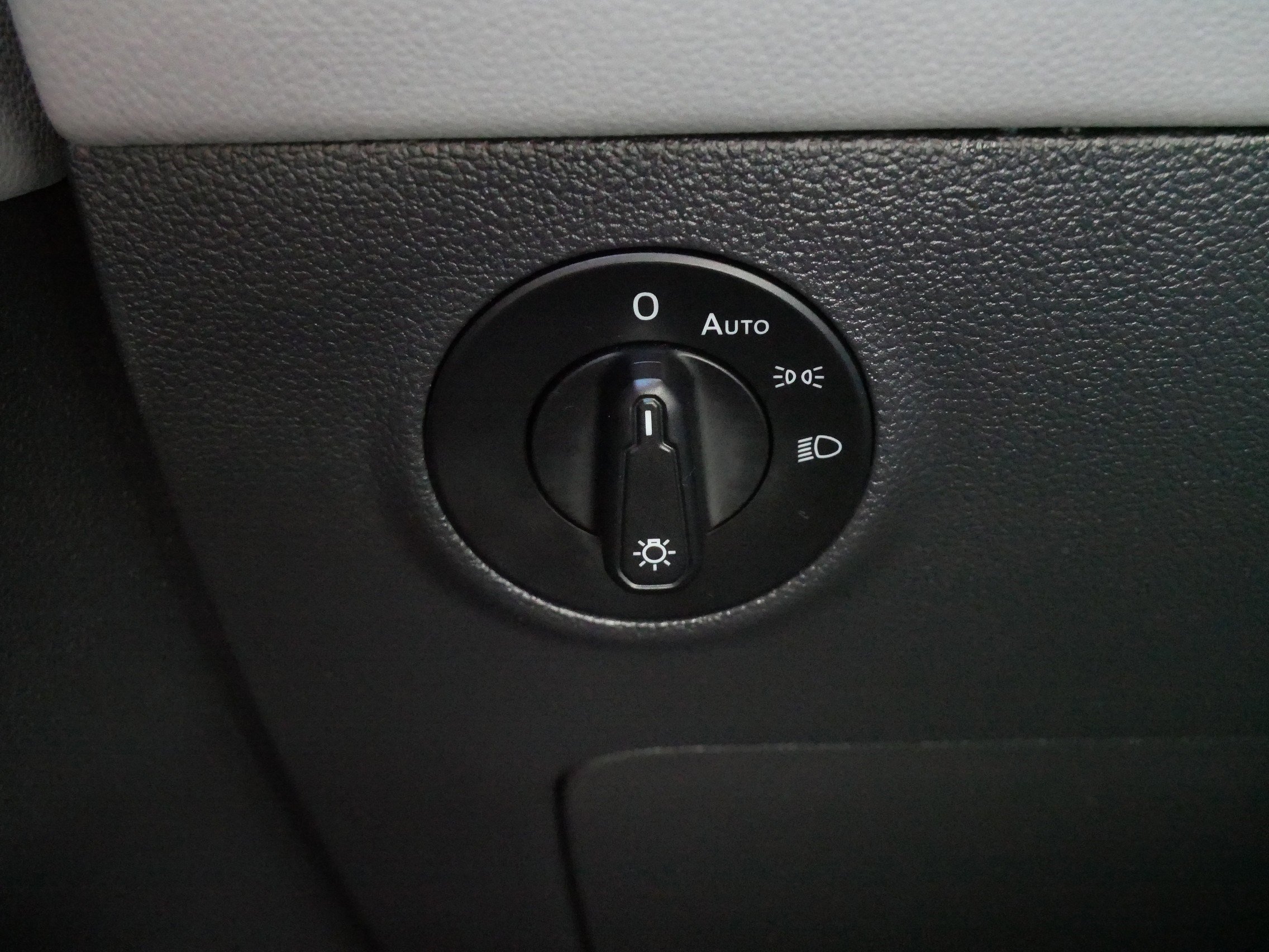 Used 2023 Volkswagen Taos SE w/ Panoramic Sunroof Package image 27