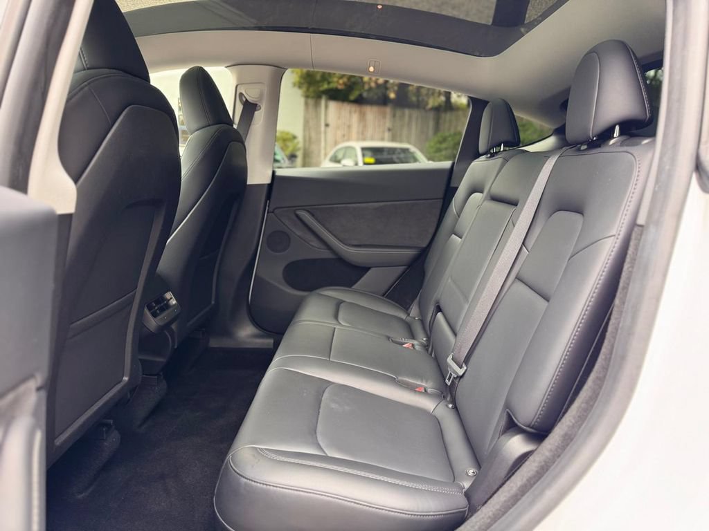 Used 2024 Tesla Model Y Long Range AWD/4WD image 21