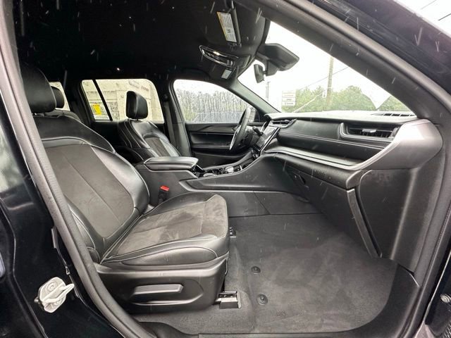 Used 2023 Jeep Grand Cherokee Altitude image 32
