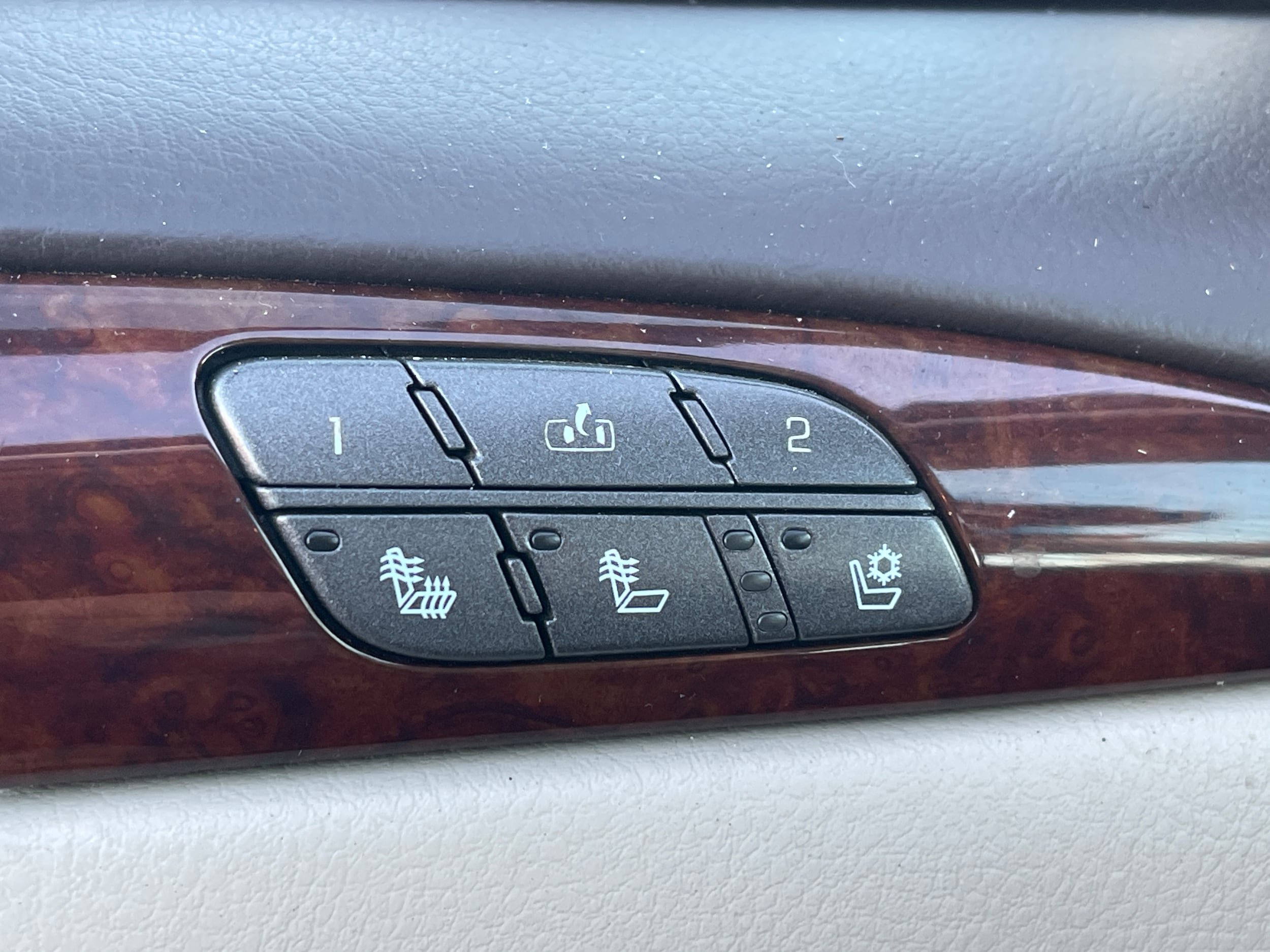 Used 2011 Buick Lucerne Super FWD image 15