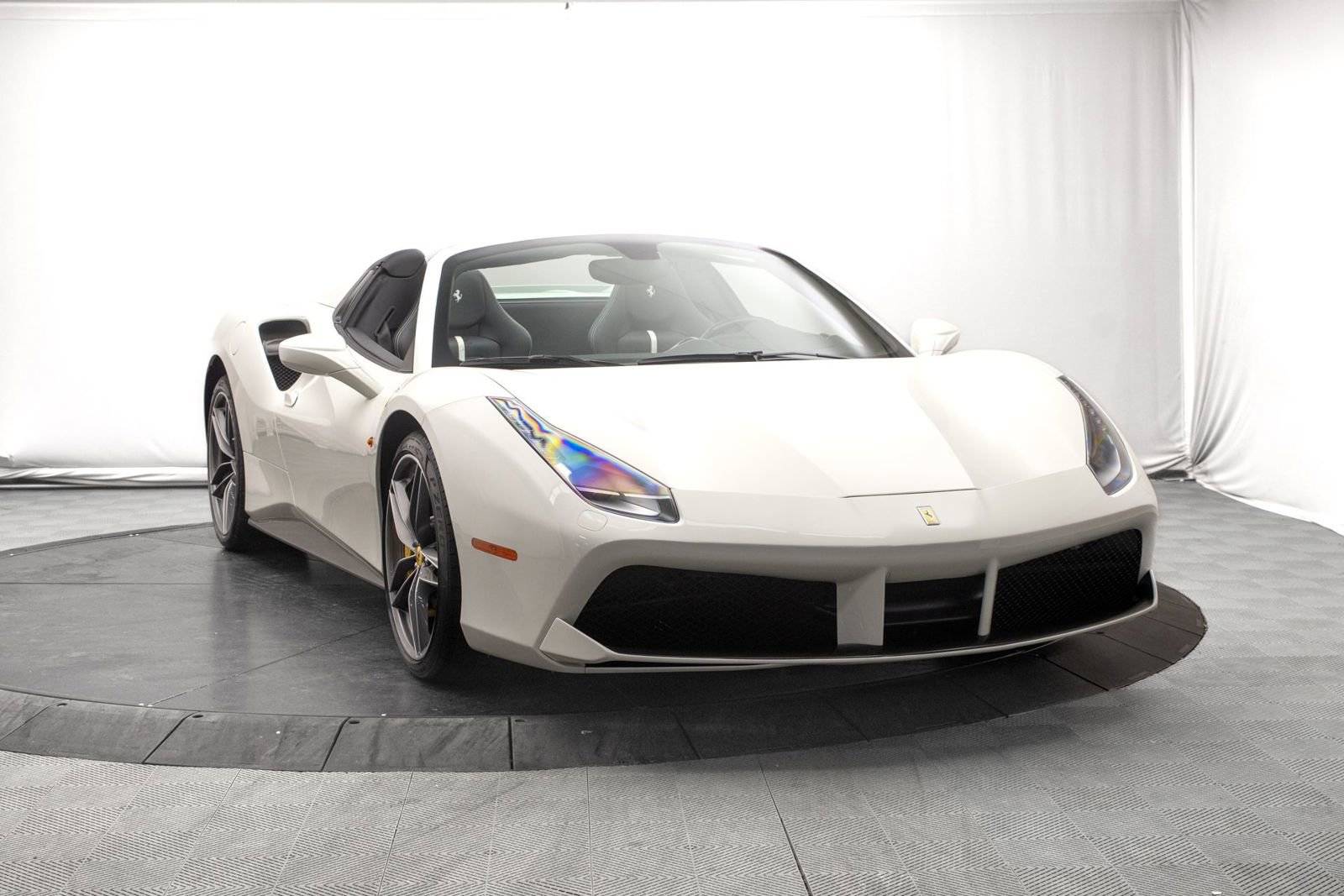 Used 2017 Ferrari 488 Spider image 10