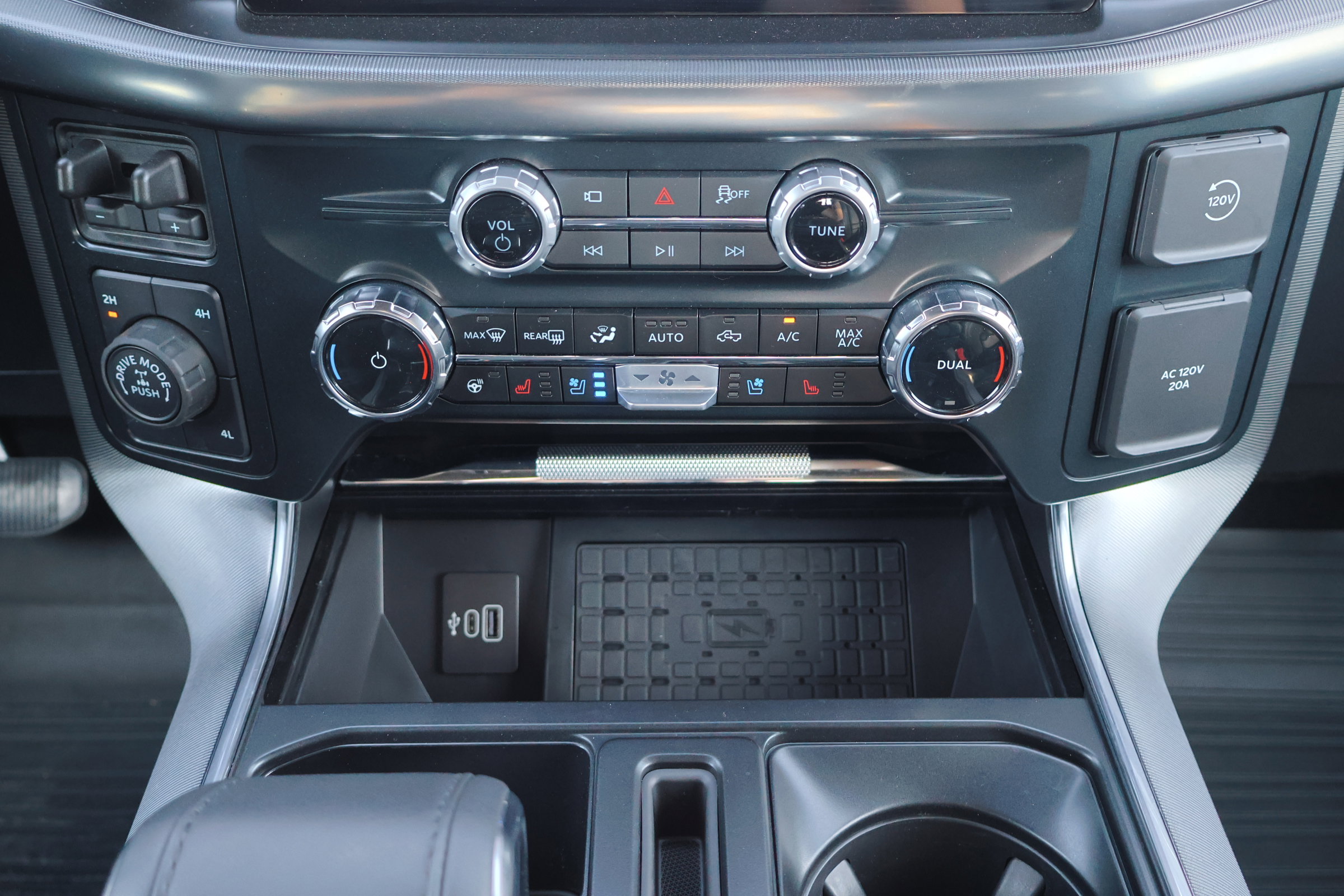 Certified 2025 Ford F150 Platinum w/ FX4 Off-Road Package image 25