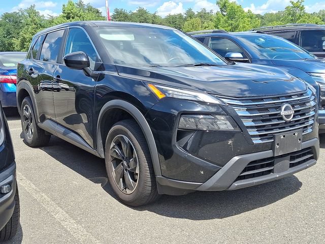 Used 2025 Nissan Rogue SV AWD/4WD image 3