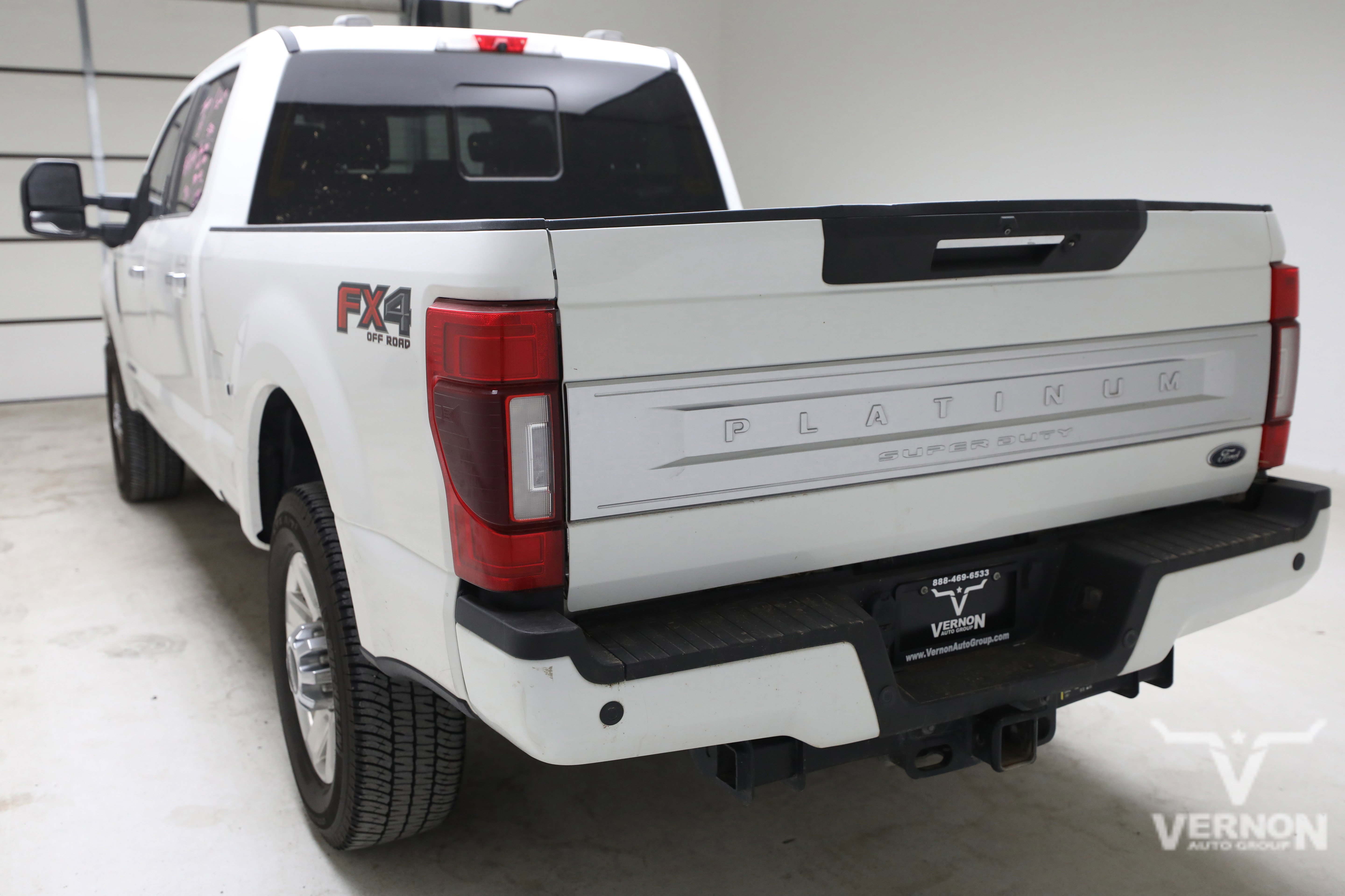 Used 2022 Ford F250 Platinum w/ FX4 Off-Road Package AWD/4WD image 2
