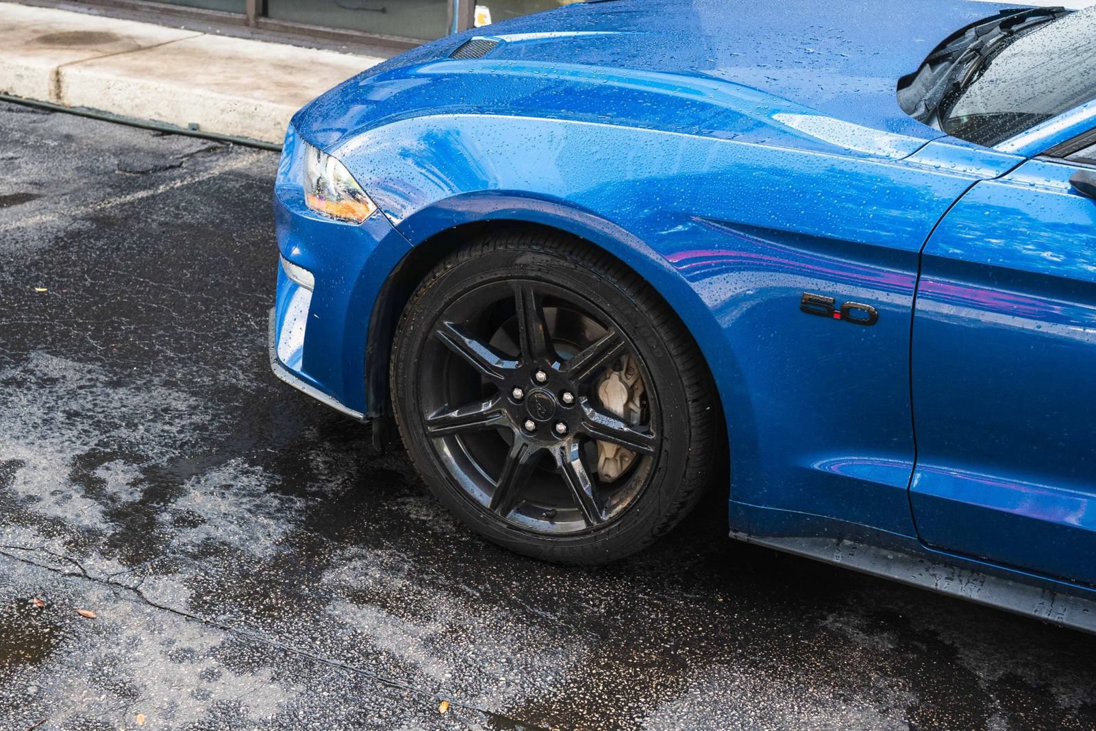 Used 2018 Ford Mustang GT w/ Black Accent Package RWD image 3