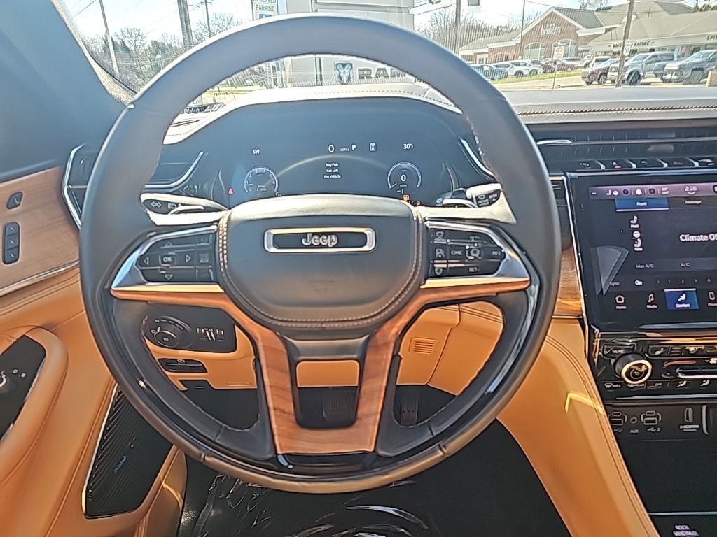 Certified 2025 Jeep Grand Cherokee Summit AWD/4WD image 22