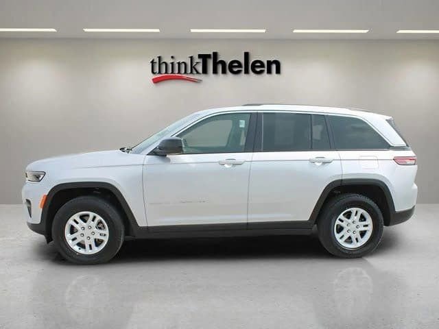 Used 2023 Jeep Grand Cherokee Laredo image 11