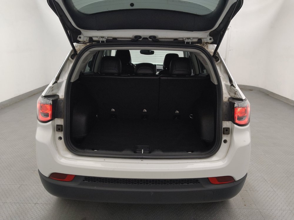 Used 2022 Jeep Compass Latitude FWD image 29