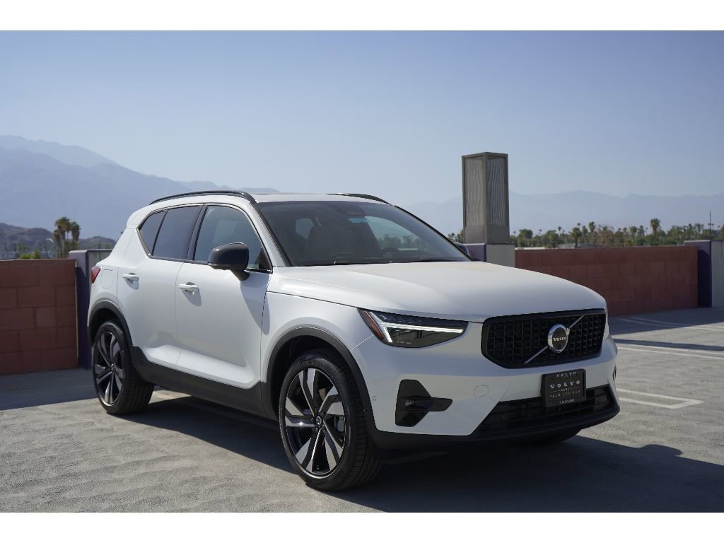 New 2026 Volvo XC40 B5 Ultra w/ Climate Package