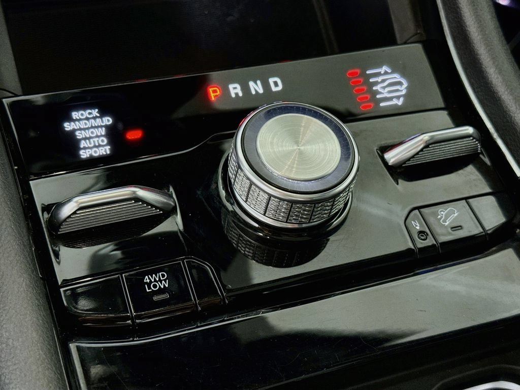 Used 2023 Jeep Grand Cherokee Overland w/ Adv Protech Group III AWD/4WD image 10