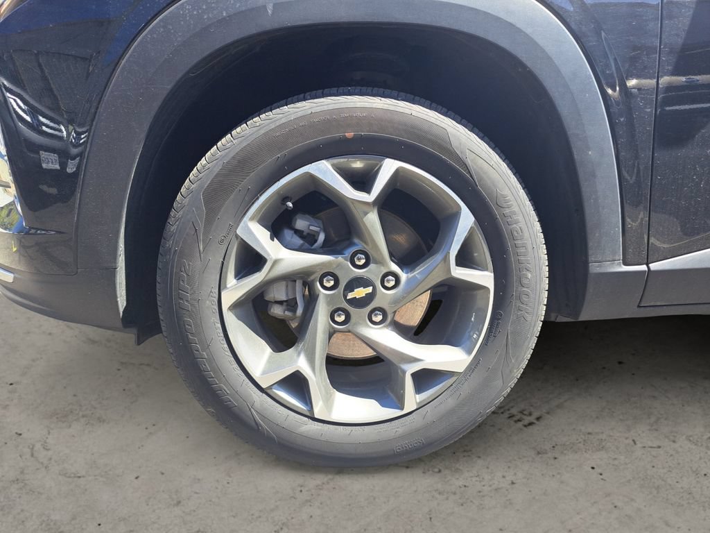 Used 2025 Chevrolet Trax LT w/ LT Convenience Package FWD image 15