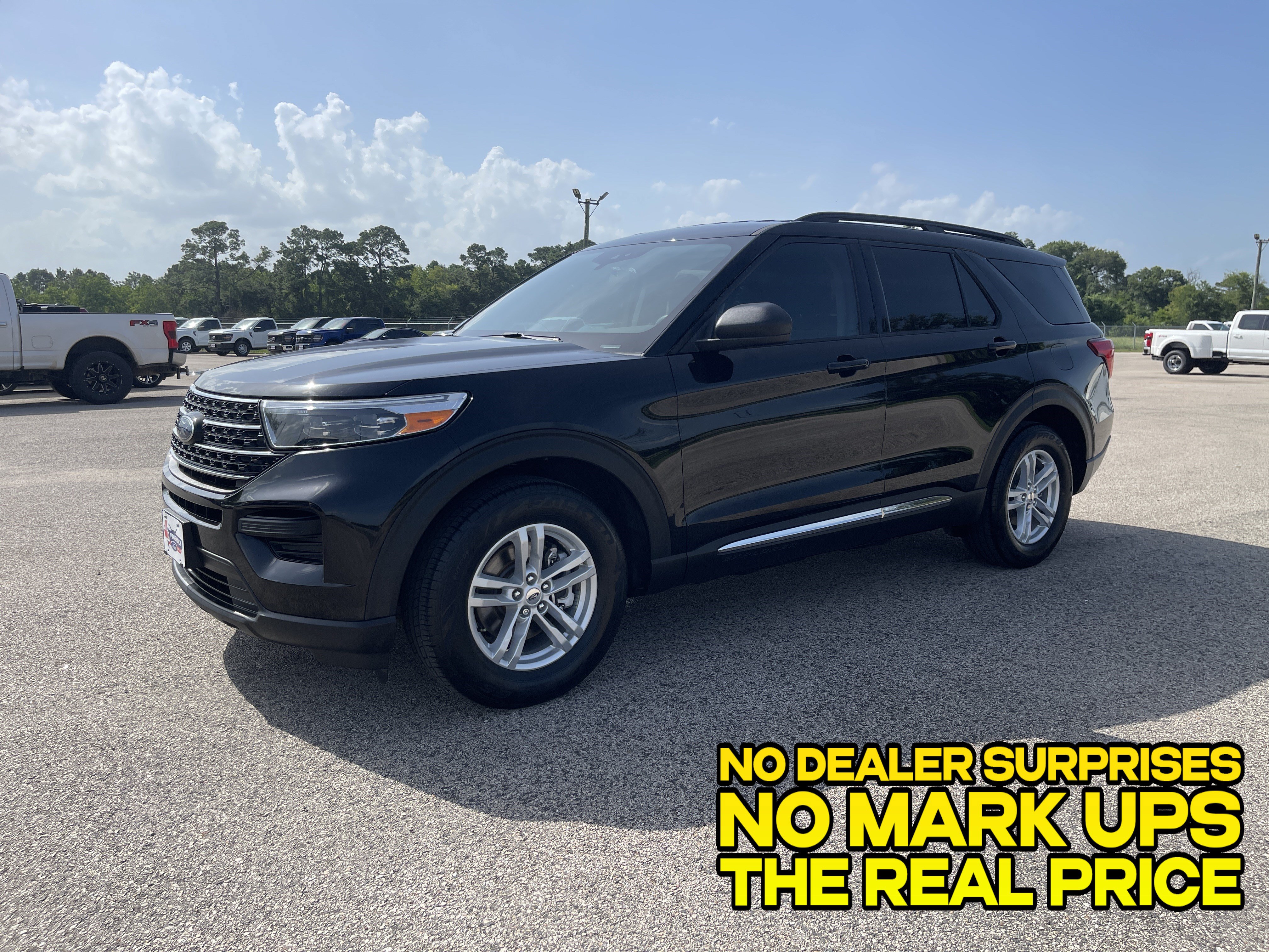 Used 2024 Ford Explorer XLT RWD image 7