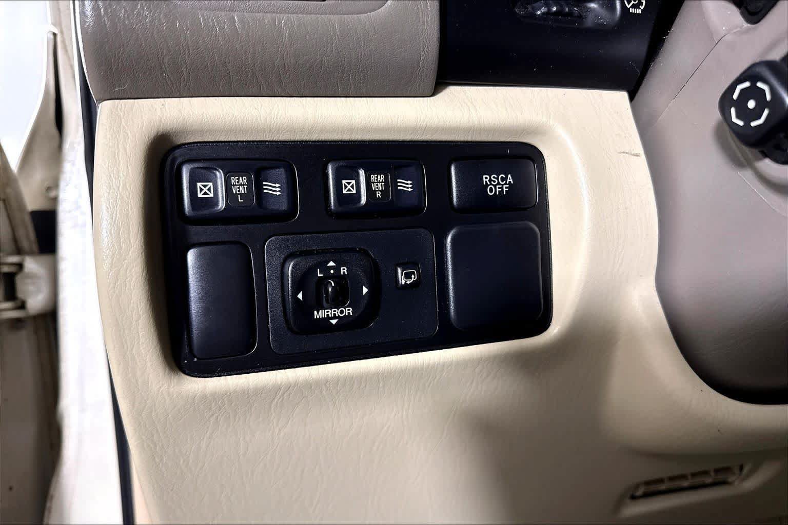 Used 2005 Lexus LX 470 4WD image 29