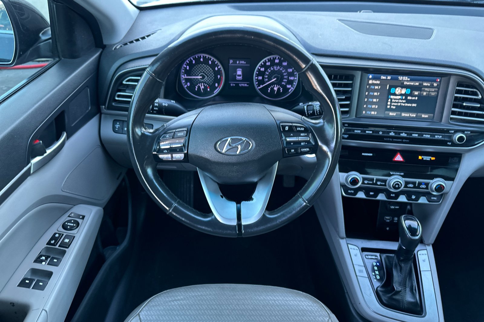 Used 2020 Hyundai Elantra Limited image 15