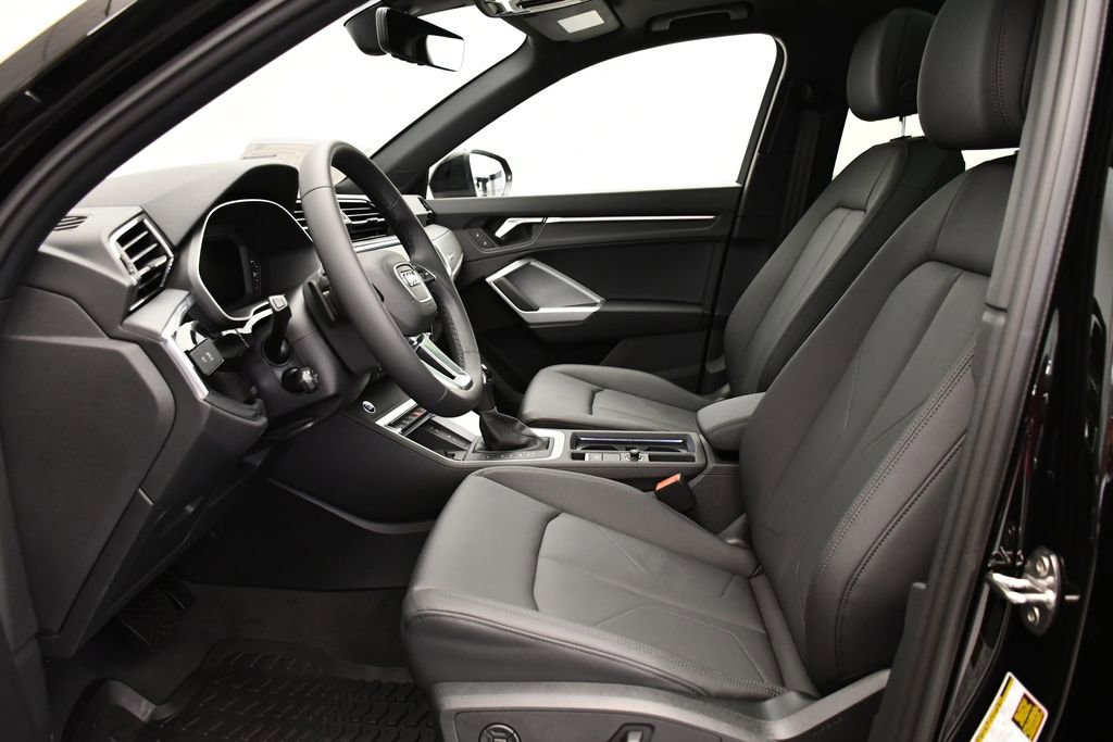 Used 2025 Audi Q3 2.0T Premium w/ Convenience Package AWD/4WD image 39