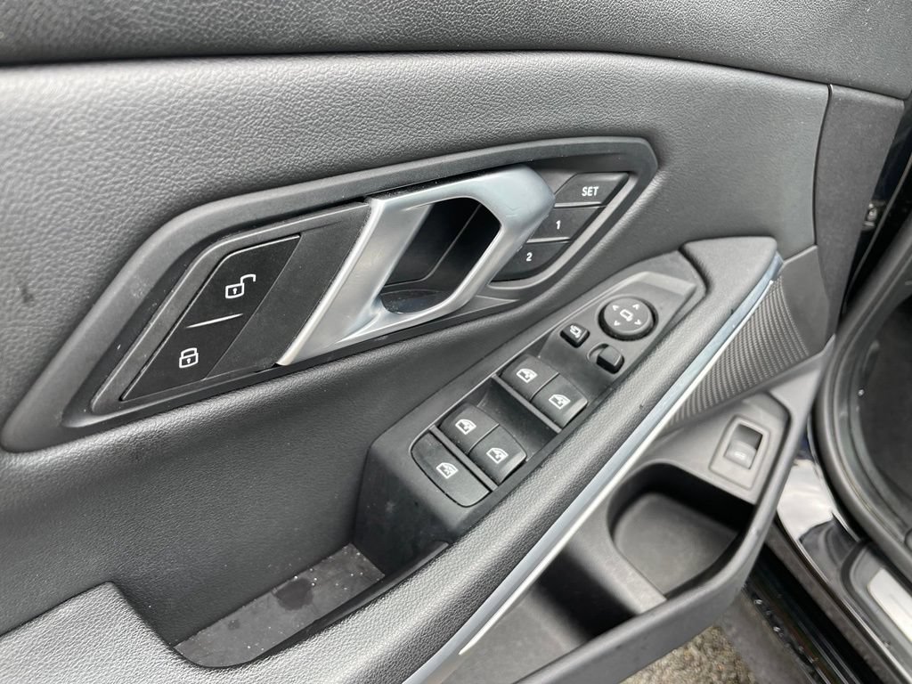 Used 2025 BMW 330i xDrive Sedan AWD/4WD image 11
