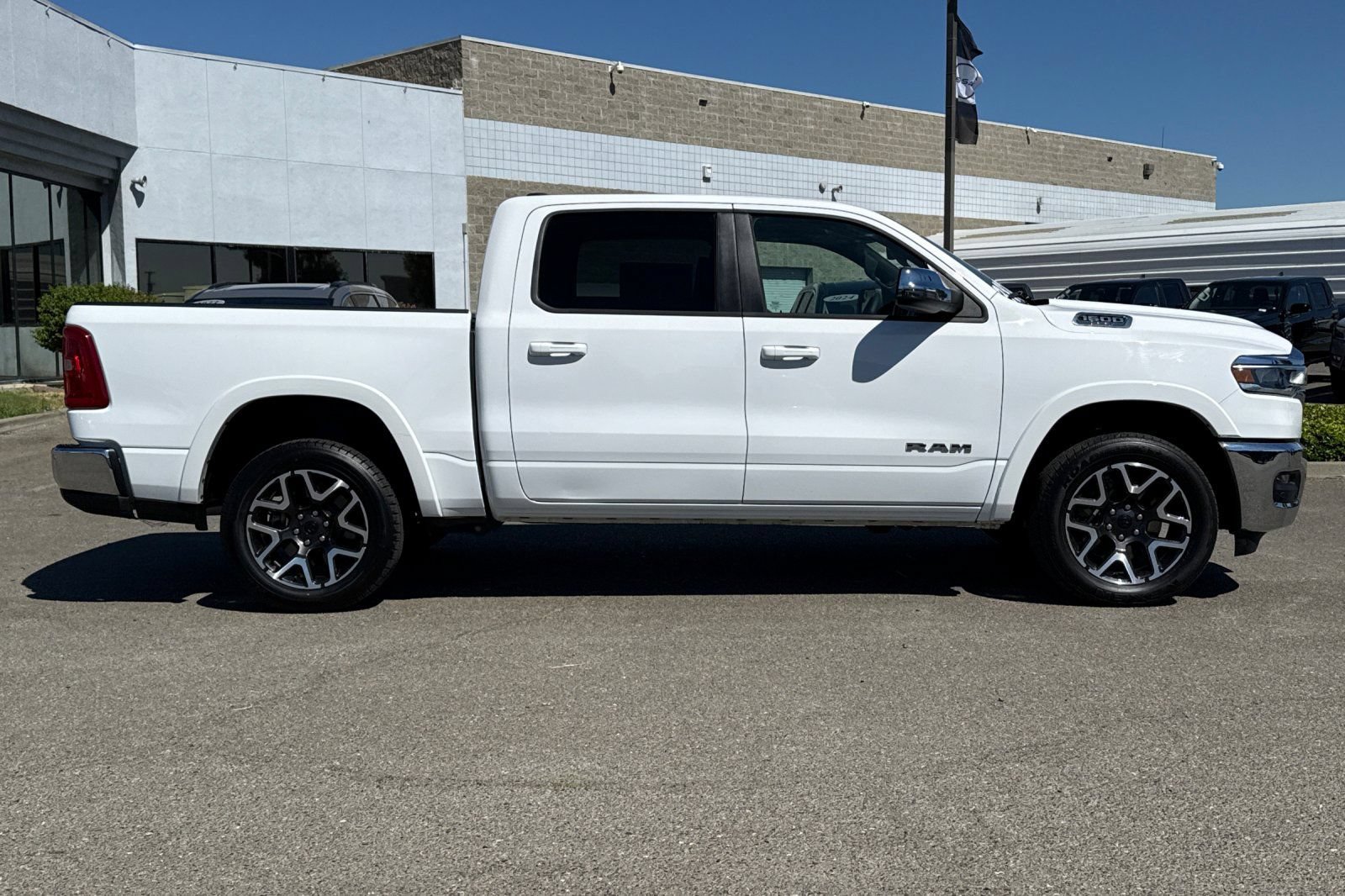 Used 2025 RAM 1500 Laramie AWD/4WD image 5
