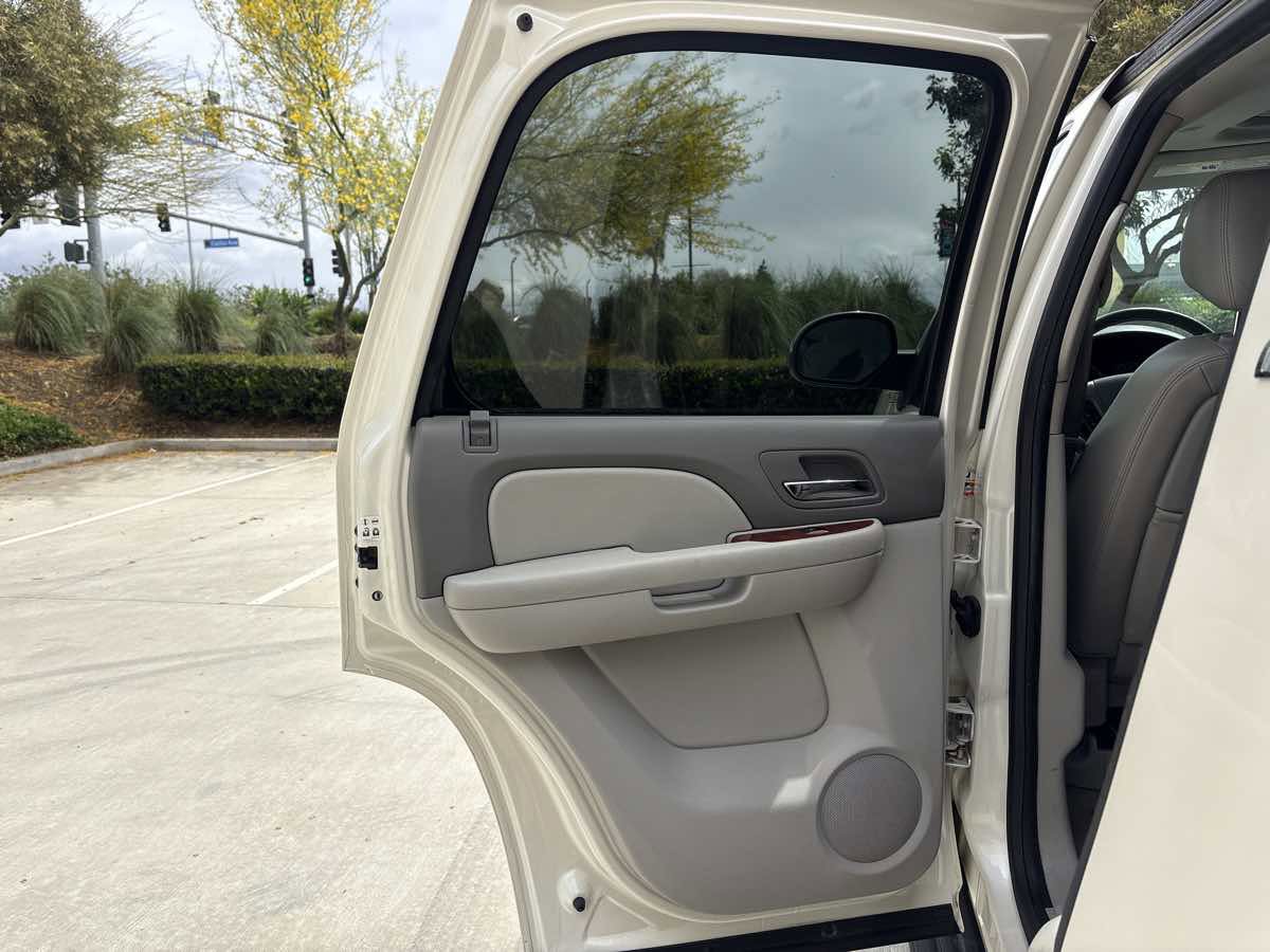 Used 2013 Chevrolet Tahoe LTZ image 12