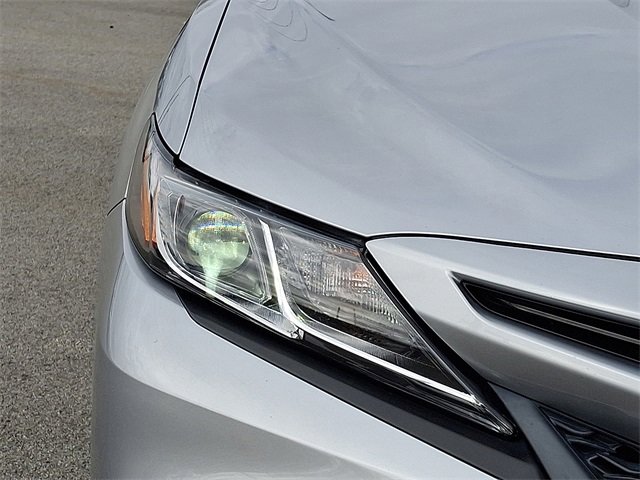 Used 2018 Toyota Camry SE w/ Moonroof Package image 26