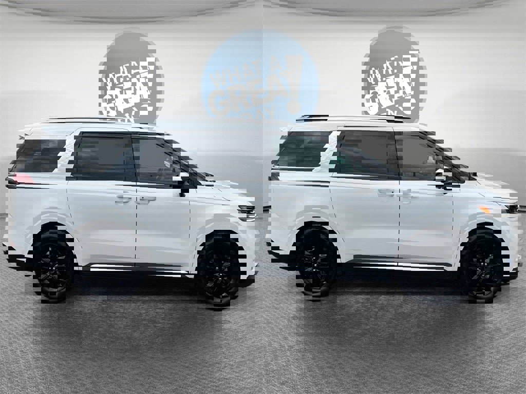 Used 2022 Kia Carnival SX image 2