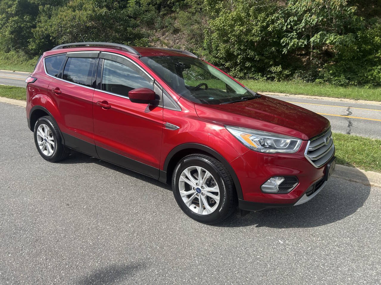 Used 2018 Ford Escape SEL AWD/4WD image 9