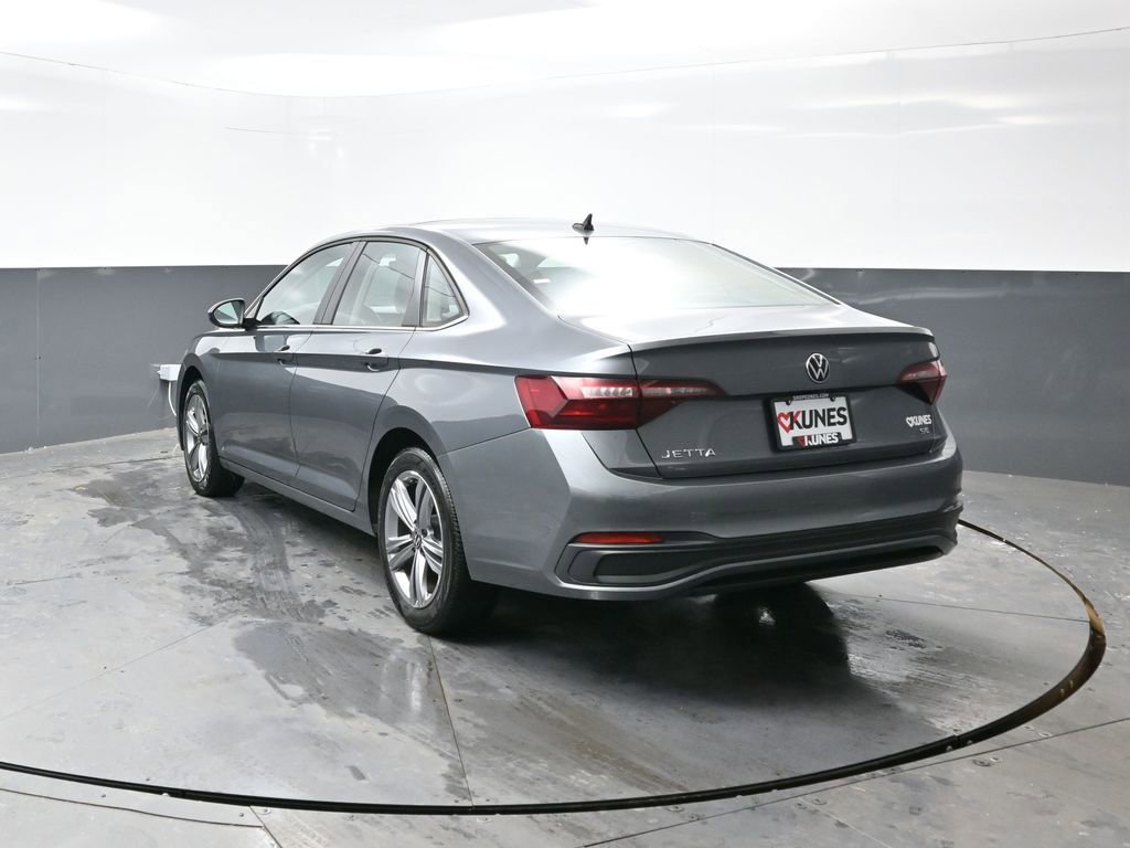 Used 2024 Volkswagen Jetta SE image 10