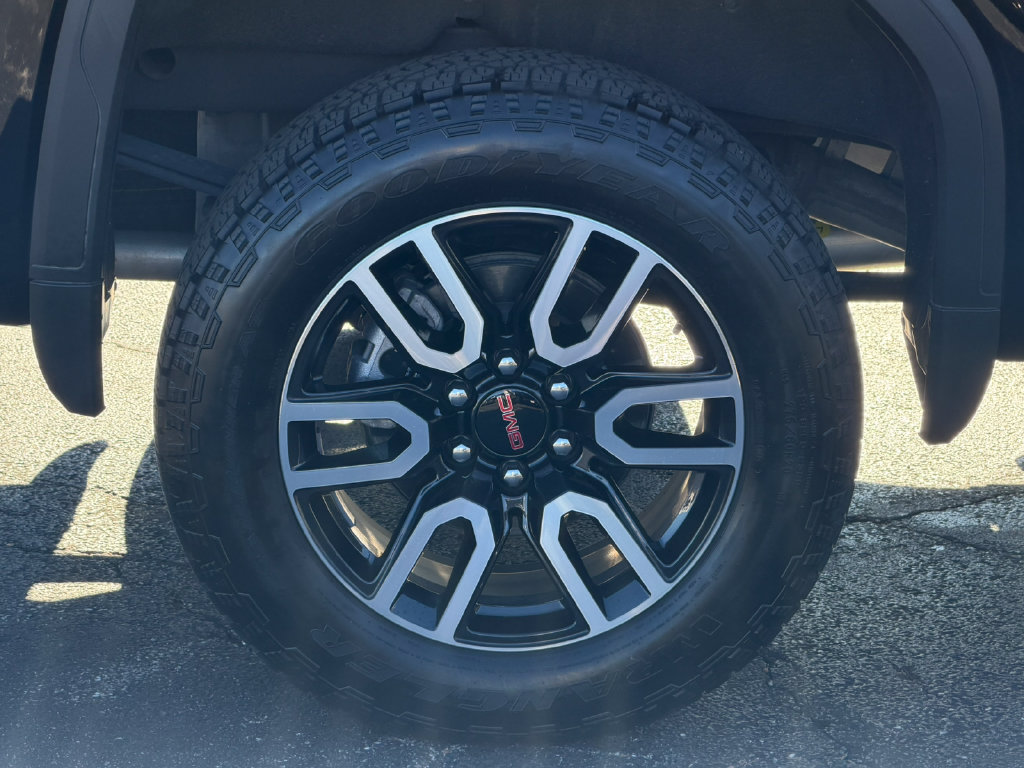 Certified 2025 GMC Sierra 1500 AT4 w/ Technology Package AWD/4WD image 11