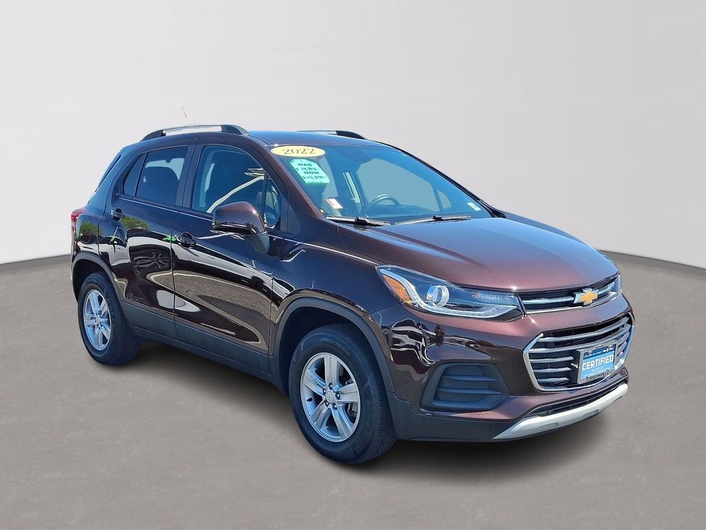 Certified 2022 Chevrolet Trax LT w/ LT Convenience Package AWD/4WD image 3